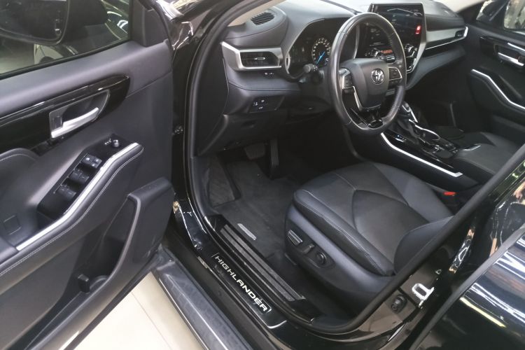 丰田 汉兰达 2022款 双擎 2.5L 四驱尊贵版 7座中控内饰7003