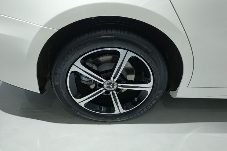 奔驰A级 2025款 A 200 L 时尚型车身外观6008