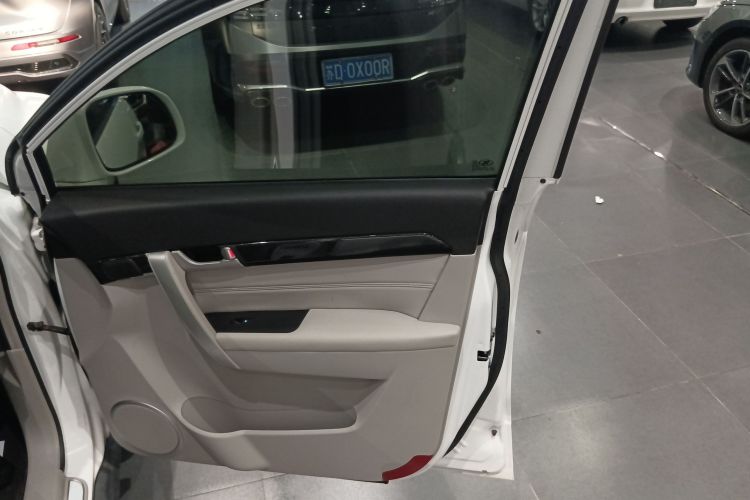 雪佛兰 科帕奇 2015款 2.4L 两驱城市版 5座中控内饰7005