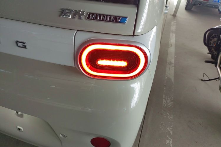 五菱汽车 宏光MINIEV 2024款 第三代 215km 青春版车身外观9