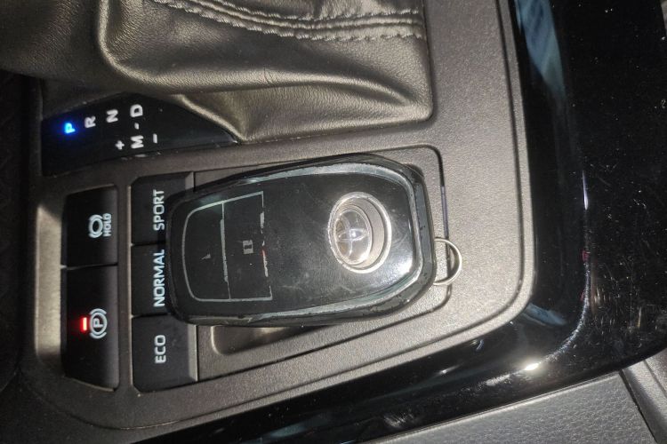 丰田 威兰达 2024款 2.0L CVT两驱都市版中控内饰11