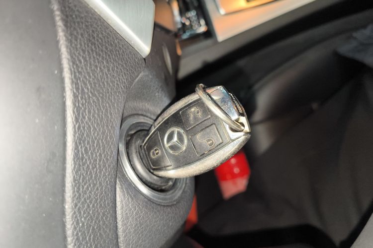 奔驰C级(进口) 2011款 C 200 时尚旅行版中控内饰7001