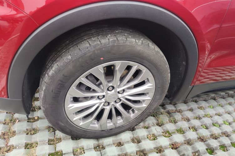 凯迪拉克XT4 2024款 28T 两驱豪华型车身外观6007