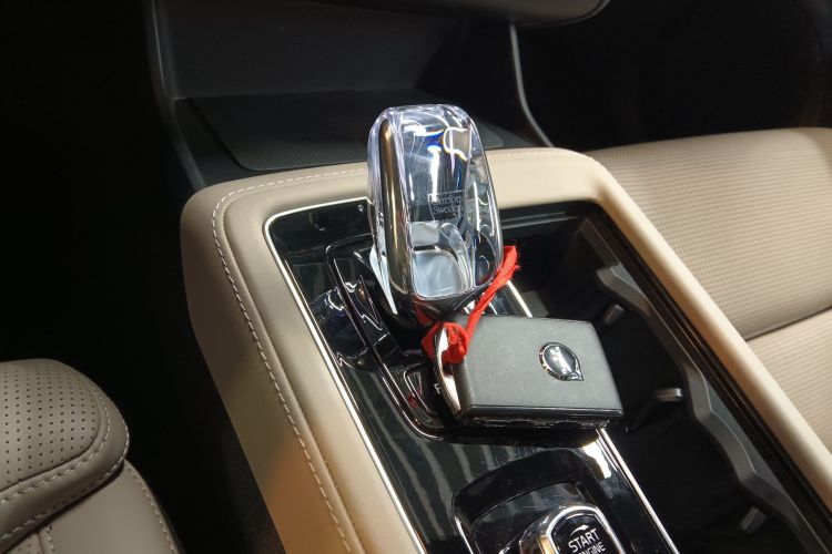 沃尔沃XC90新能源 2025款 T8 智尊豪华版 7座中控内饰18