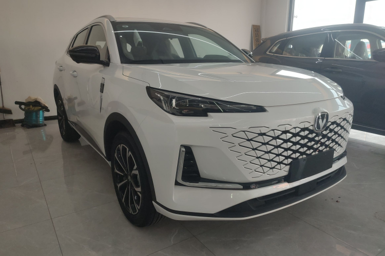 长安CS55PLUS PHEV 2025款 智慧新蓝鲸 125km 战舰版车身外观3
