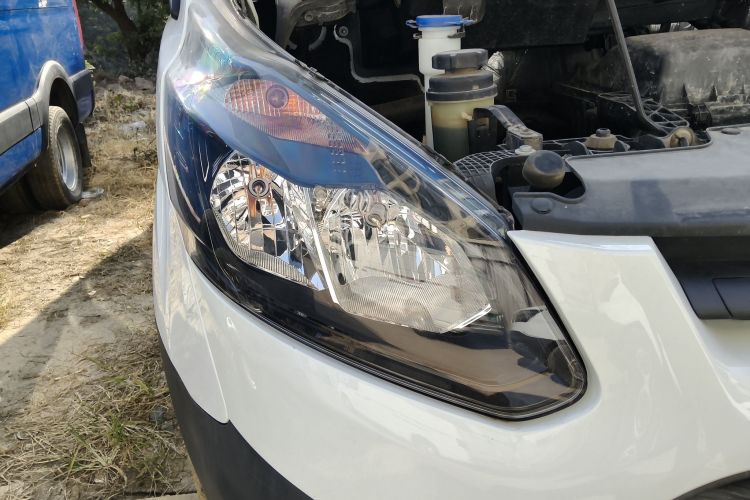 福特 全顺 2019款 2.0T汽油自动多功能商用车中轴中顶6座国VI车身外观8