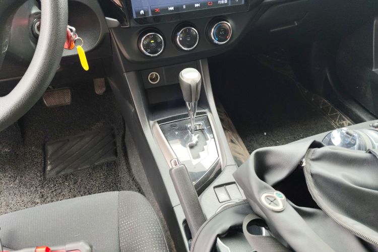 丰田 雷凌 2014款 1.6G CVT精英版中控内饰18