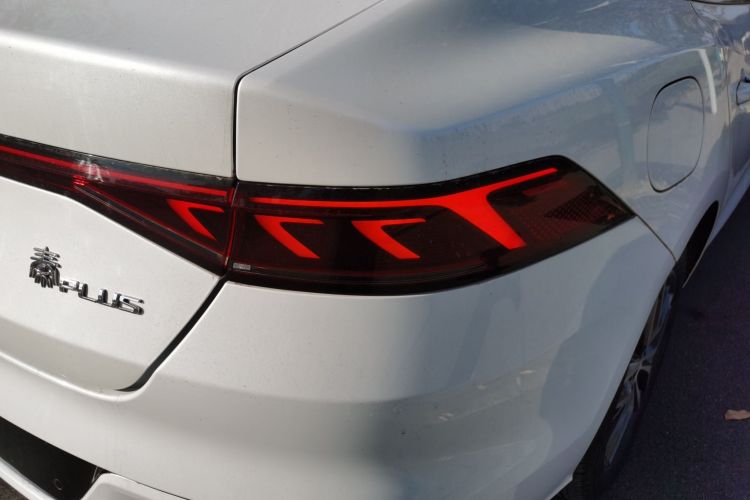 比亚迪 秦PLUS 2021款 DM-i 55KM 旗舰型车身外观9