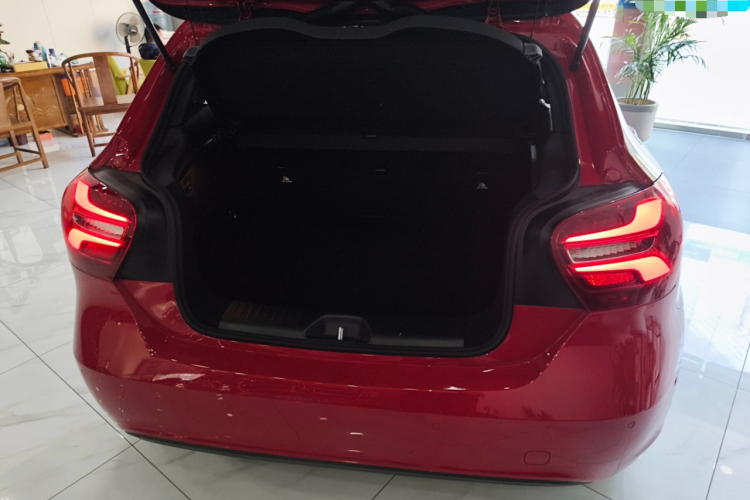 奔驰A级(进口) 2017款 改款 A 200 动感型局部细节23