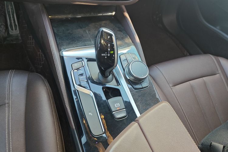 宝马5系 2018款 525Li M运动套装中控内饰18