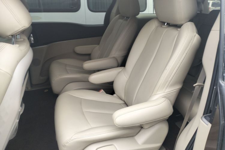 别克GL8 2018款 28T 舒适型 国VI中控内饰7004