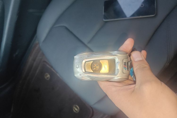 宝马3系 2016款 320i 时尚型中控内饰11