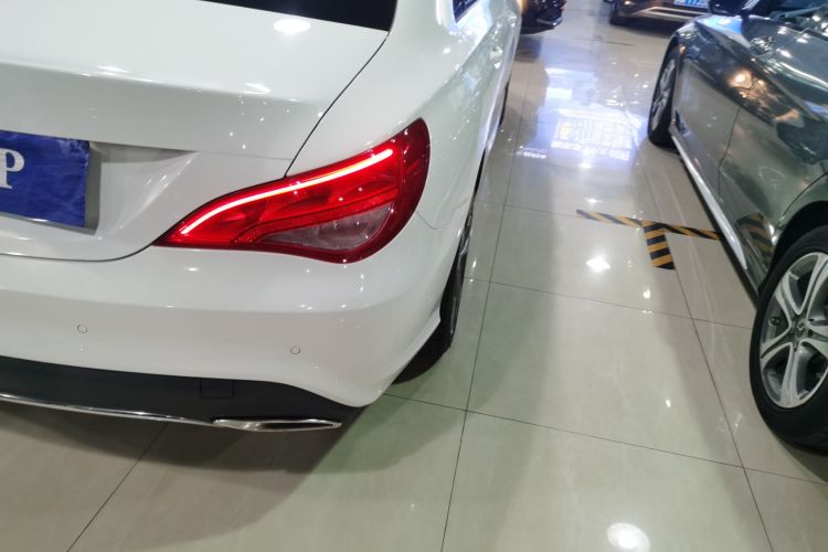 奔驰CLA 2019款 CLA 200 动感型车身外观9