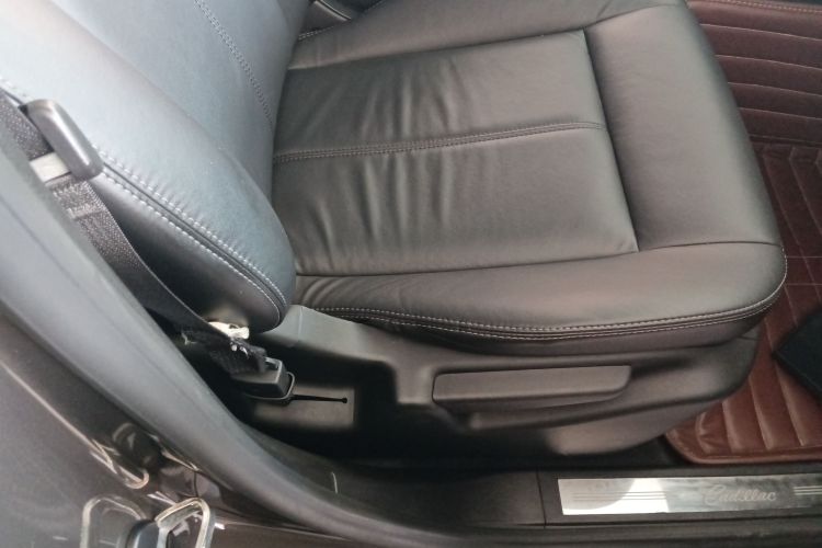 凯迪拉克SRX 2015款 3.0L 舒适型中控内饰41