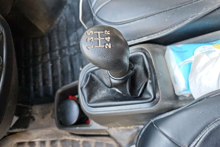 五菱汽车 五菱荣光S 2023款 1.5L 基本型 5/7座中控内饰18