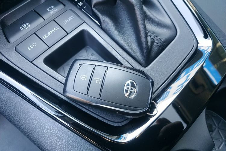 丰田 威兰达 2024款 2.0L CVT两驱都市版中控内饰11