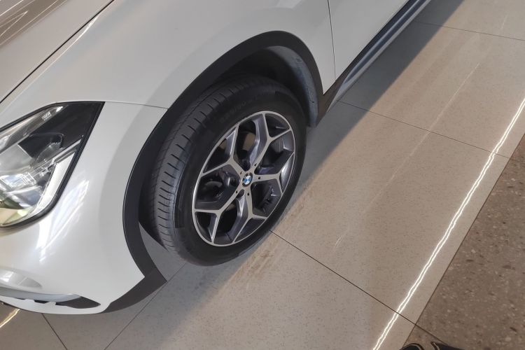 宝马X1 2019款 sDrive18Li 尊享型车身外观6007