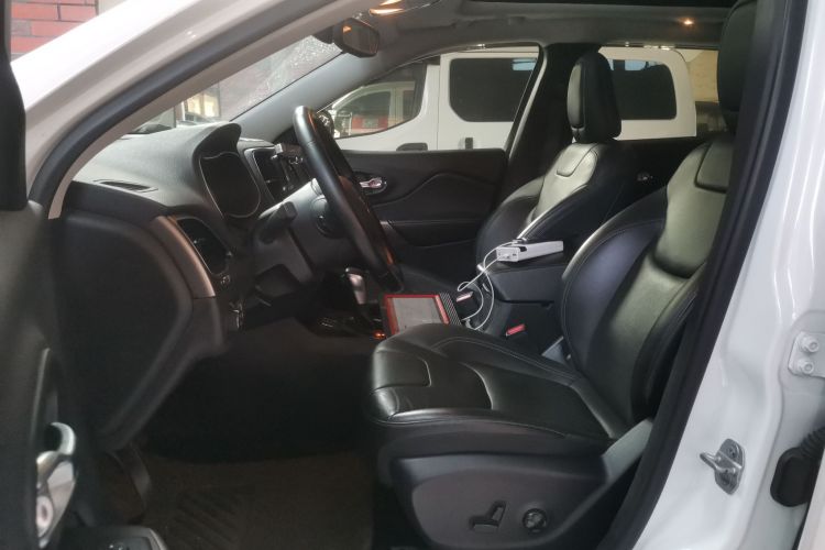 Jeep 自由光 2019款 2.0T 两驱智享版 国VI中控内饰19