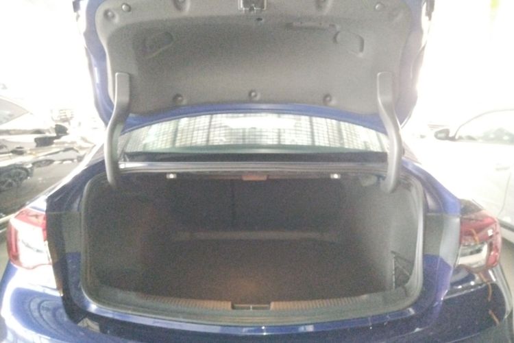 别克 君威 2020款 GS 28T 精英型中控内饰23