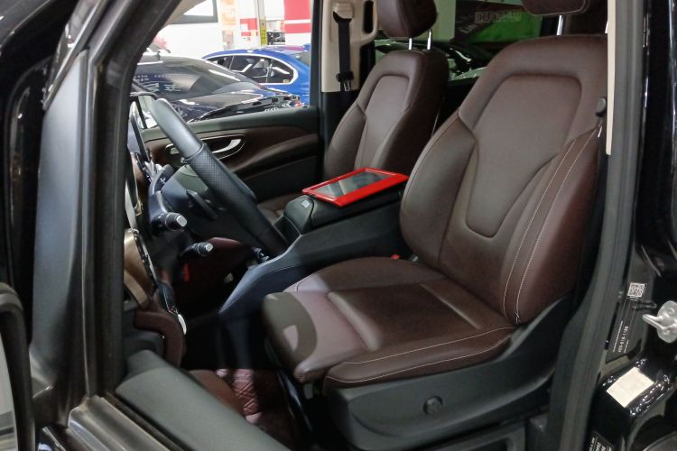 奔驰V级 2022款 V 260 L 长轴距豪华版局部细节19