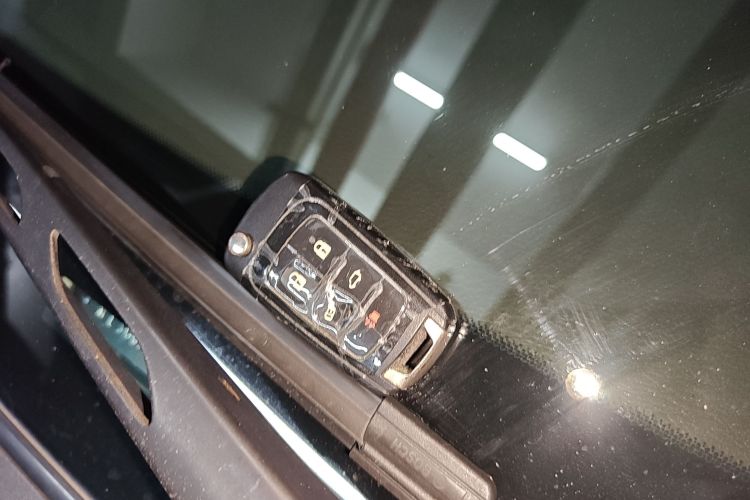 别克GL8 2013款 3.0L XT豪华商务旗舰版中控内饰7001