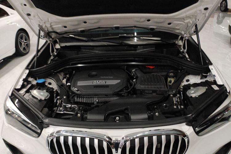 宝马X1 2022款 sDrive25Li 领先型机舱底盘24