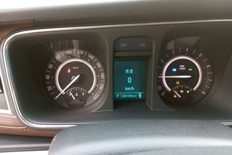 别克GL8 2017款 25S 豪华型 国V中控内饰14