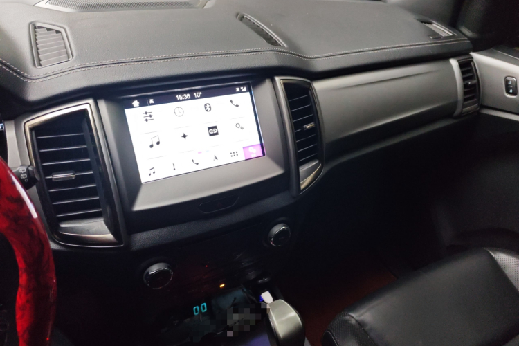 福特 撼路者 2017款 2.0T 汽油自动四驱豪华版 5座中控内饰16