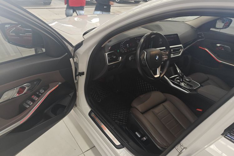 宝马3系 2020款 320i 运动套装中控内饰20