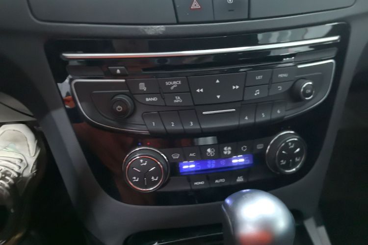 标致508 2013款 2.0L 两周年纪念 自动天窗经典版中控内饰16