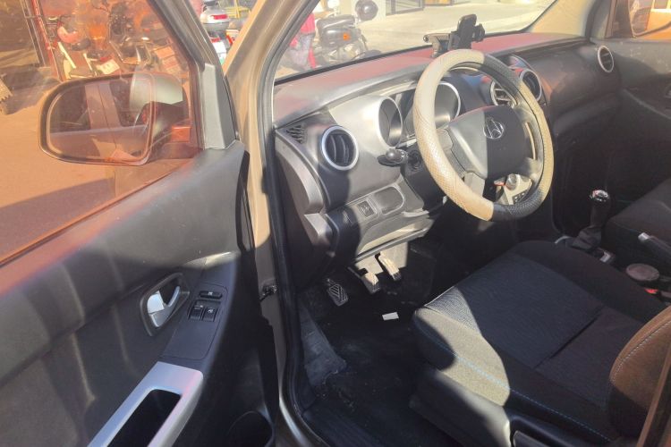 长安凯程 欧诺S 2014款 1.5L基本型中控内饰20