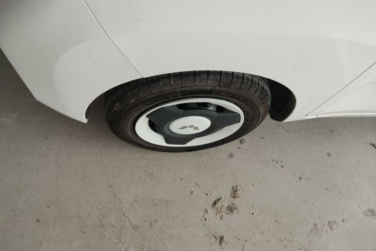 五菱汽车 宏光MINIEV 2022款 轻松款 磷酸铁锂车身外观35