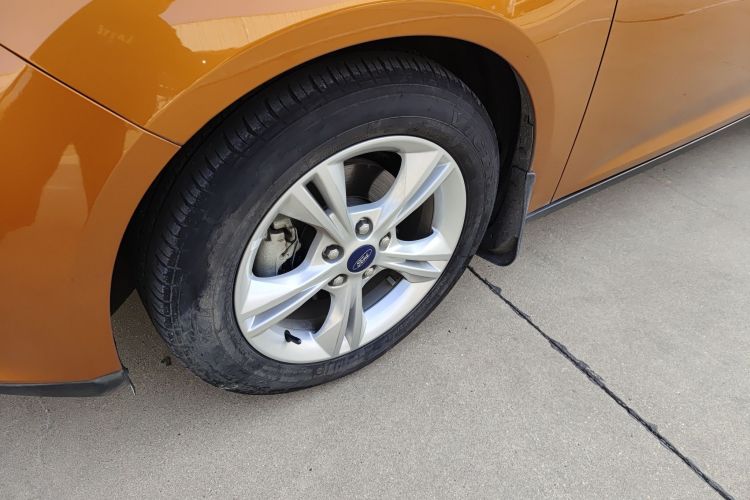 福特 福克斯 2015款 两厢 1.6L 自动舒适型车身外观6007