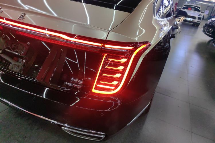 红旗H9 2022款 2.0T 智联旗享版车身外观9