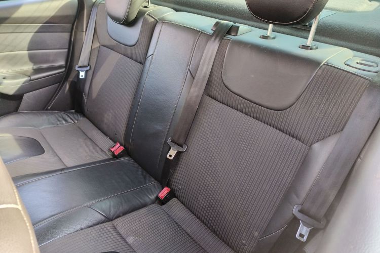 福特 福克斯 2012款 三厢 1.6L 自动风尚型中控内饰21