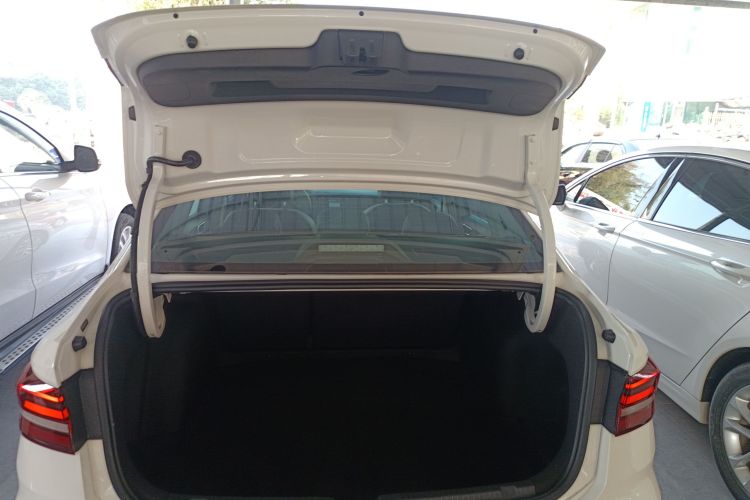 大众 朗逸 2022款 1.5L 自动舒适版机舱底盘23