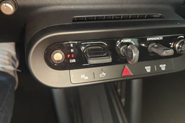 电动MINI COOPER 2024款 452km COOPER SE 艺术家局部细节18