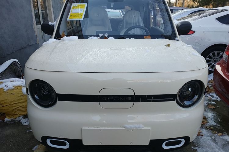 吉利银河 熊猫 2025款 210km 元气熊车身外观2