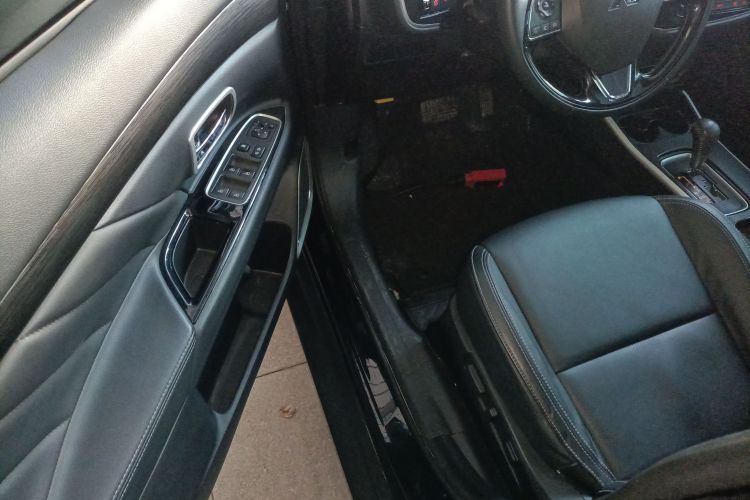 三菱 欧蓝德 2020款 2.0L 两驱畅享版 5座中控内饰7003