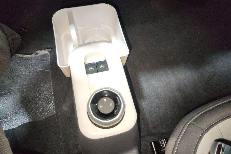 吉利银河 2025款 210km 熊猫骑士中控内饰18