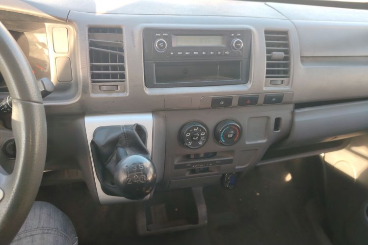 金龙 凯锐浩克 2018款 2.2L M1标准型V22中控内饰16