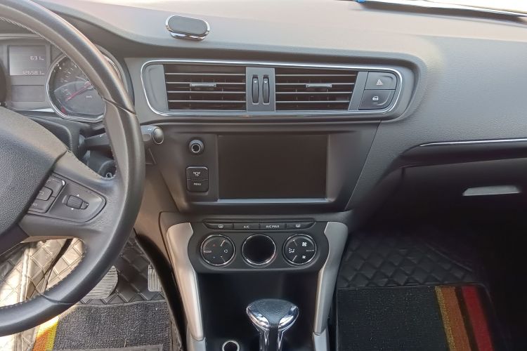雪铁龙C3-XR 2015款 1.6L 自动先锋型中控内饰16
