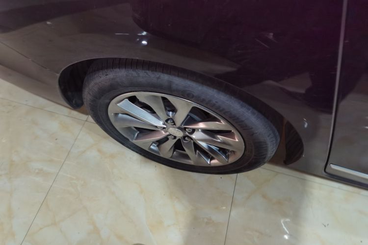 别克GL8 2022款 Avenir艾维亚 六座贤礼版车身外观6008