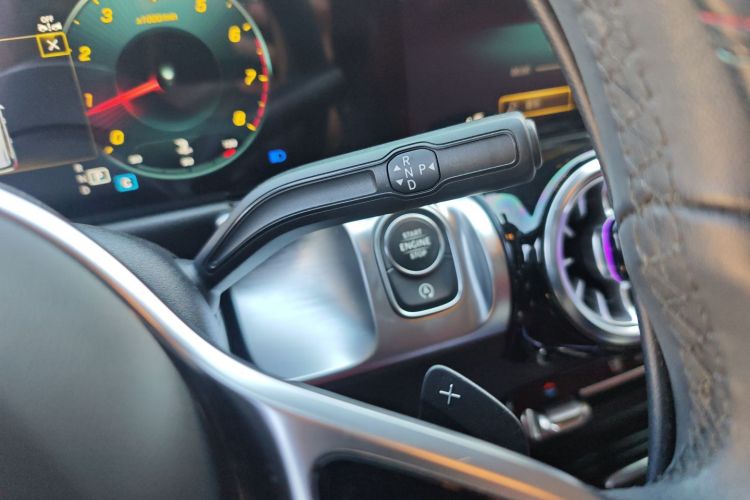 奔驰GLB 2023款 GLB 220 动感型中控内饰18