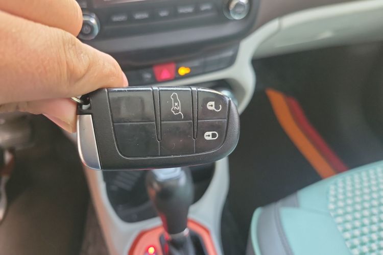 Jeep 自由侠 2016款 1.4T 自动劲能版+中控内饰11