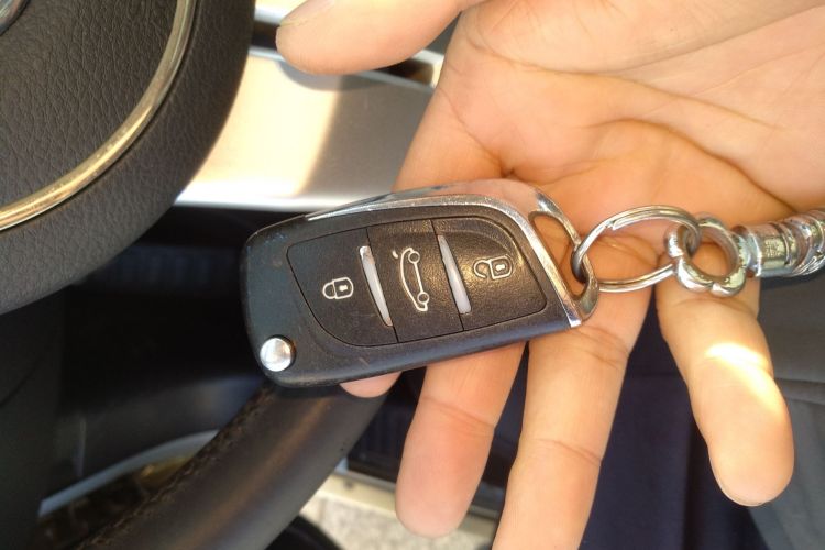 Jeep 指南者(进口) 2014款 2.0L 两驱运动版中控内饰7001