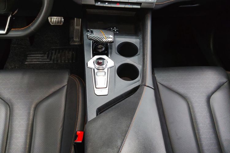 长安UNI-V 2022款 2.0T 领速版局部细节18