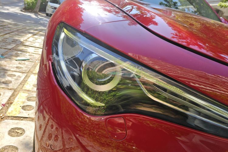 阿尔法·罗密欧 Stelvio斯坦维 2017款 2.0T 200HP 精英版车身外观8