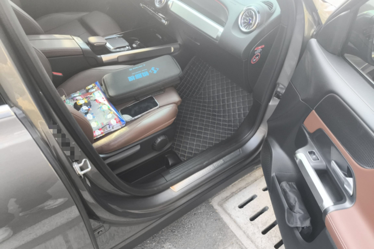 奔驰GLB 2022款 改款二 GLB 200 时尚型局部细节9005