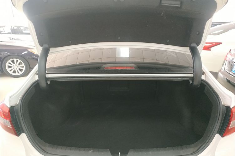 现代 索纳塔 2015款 2.0L GLS智能型机舱底盘23